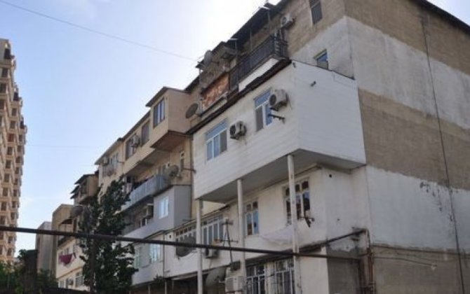 Завсектором рассказала о зданиях в Баку с истекшим сроком эксплуатации