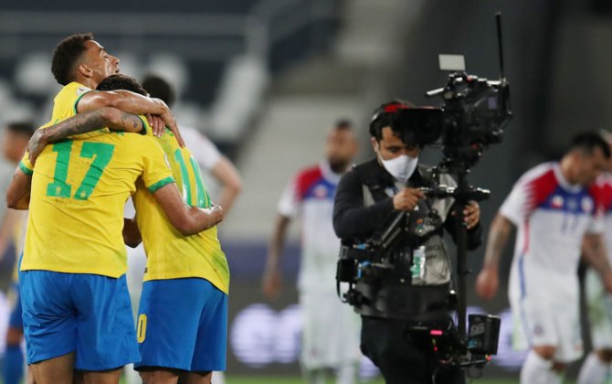 Бразилия в меньшинстве победила Чили и вышла в полуфинал Кубка Америки по футболу