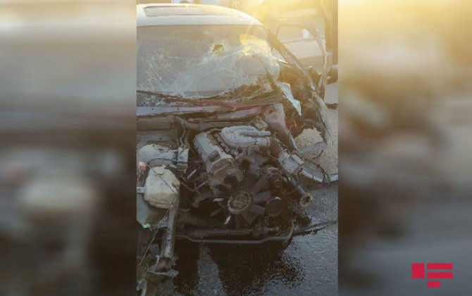 На Абшероне BMW врезался в бетонное ограждение — (фото)