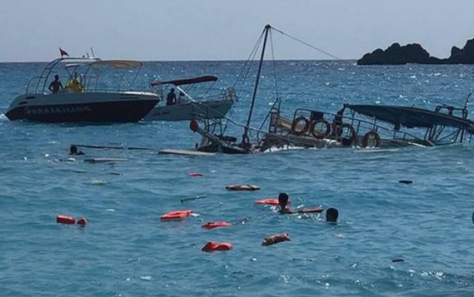 В Турции затонула прогулочная яхта с 35 туристами