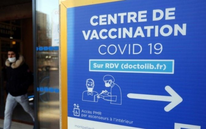 Франция вводит обязательную вакцинацию медицинского персонала