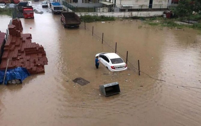 В Турции ливневые дожди вызвали оползень, есть погибший