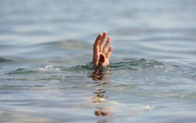 В Баку в море утонул человек