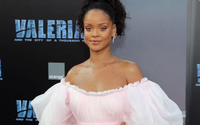 Rihanna rəsmən milyarder oldu