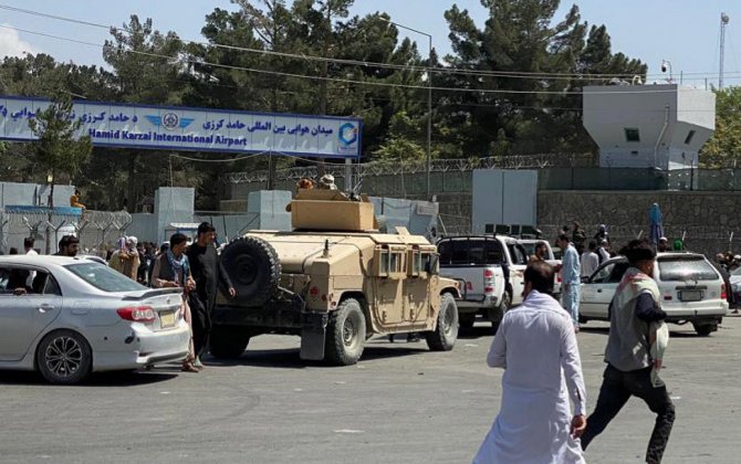 Не менее пяти человек погибли в аэропорту Кабула