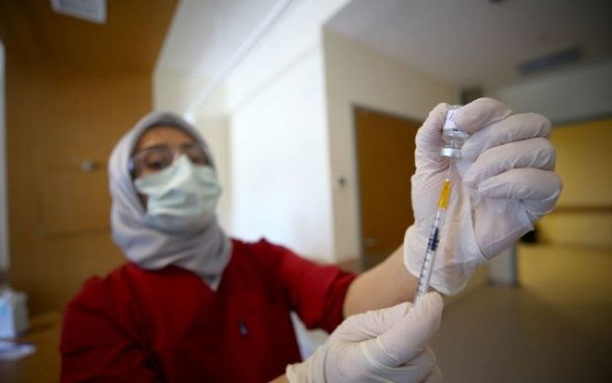 Türkiyədə tibb bacıları onlarca doza COVID vaksini satıblar