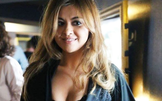 Aygün Kazımovanın qızı İlqarə alt paltarında - FOTO