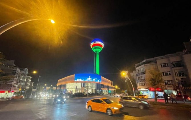 Ankaranın Atakule qülləsi üzərində Azərbaycan bayrağı əks olunub – FOTO