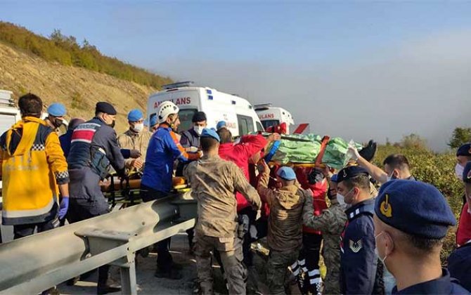 Türkiyədə sərnişin avtobusu uçuruma yuvarlandı - 2 ölü, 15 yaralı