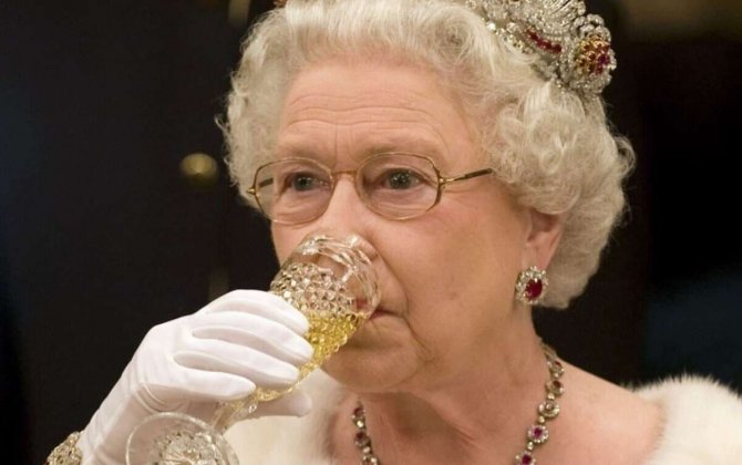 Britaniya kraliçası alkoqoldan imtina etdi...- İBRƏTAMİZ