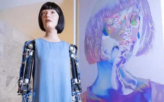 Dünyanın ilk ultra-realist robotu saxlanıldı-Səfir işə qarışdı...