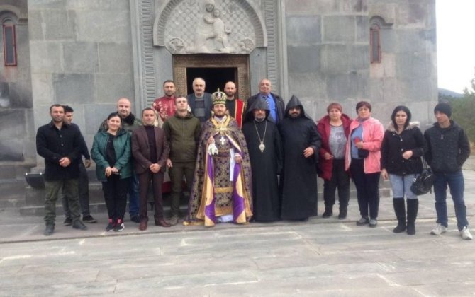 Erməni keşişlər Laçındakı qanunsuz kilsələrində növbəti 