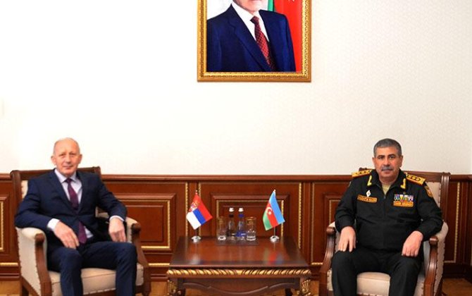 Azərbaycanla Serbiya arasında hərbi əməkdaşlıq məsələləri müzakirə edilib