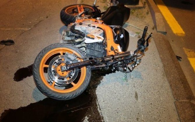 В результате ДТП в Баку пострадал мотоциклист
