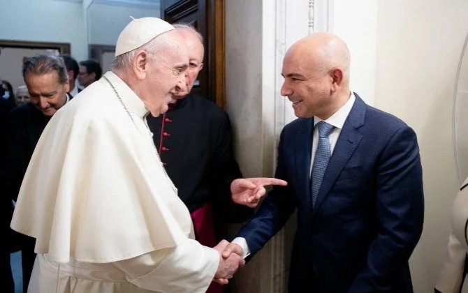 Vatikan lideri qondarma 