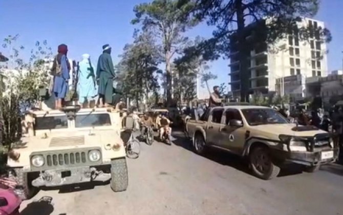 “Taliban”dan taksi sürücülərinə qadağa: Musiqi səsləndirmək olmaz, namaz vaxtı hərəkət dayandırılmalıdır