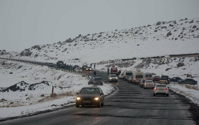 Ermənistanda zəncirvari yol qəzası baş verib, 4 hərbçi yaralanıb Ermənistanda zəncirvari yol qəzası baş verib, 4 hərbçi yaralanıb