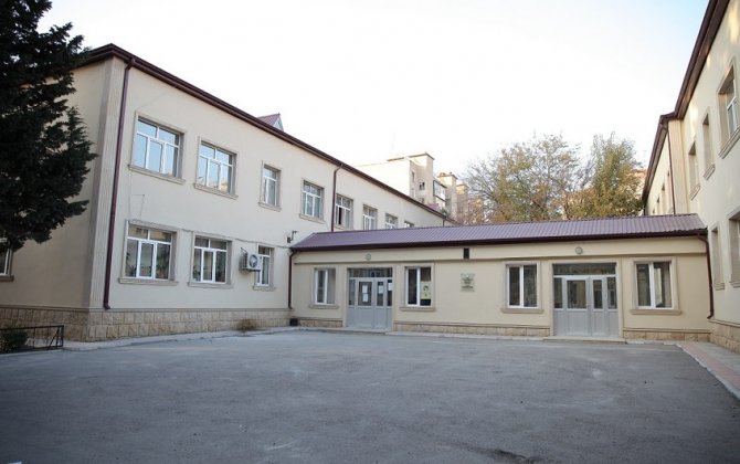 В Баку возобновлены очные занятия в двух закрытых из-за коронавируса школах