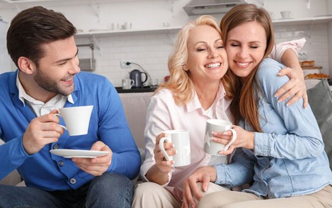 Xoşbəxt ailədə qayınana-gəlin münasibətləri...- Sacayaq: iki qadın- bir kişi...