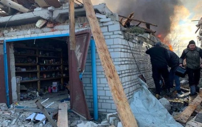 Kiyev vilayətində mərmi yaşayış evinə düşdü: Yaralananlar var – FOTO+VİDEO