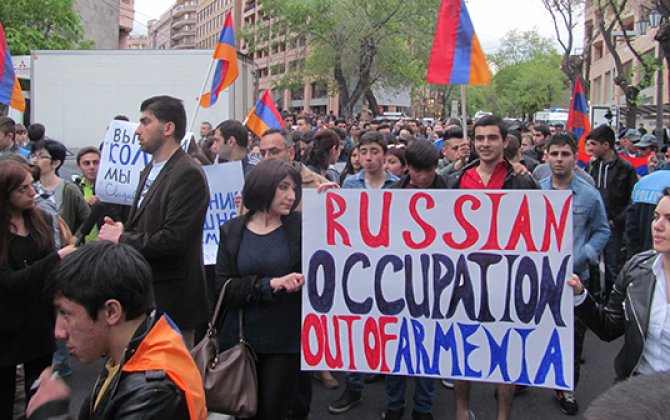 Ermənilər də Ukraynadakı savaş əleyhinə aksiya keçirdi...