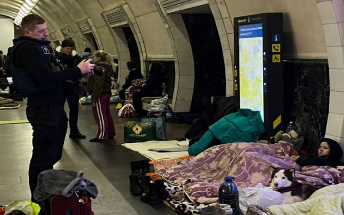 Dünya Kiyev metrosundakı bu görüntülərdən danışır - TƏSİRLİ FOTOLAR+VİDEO