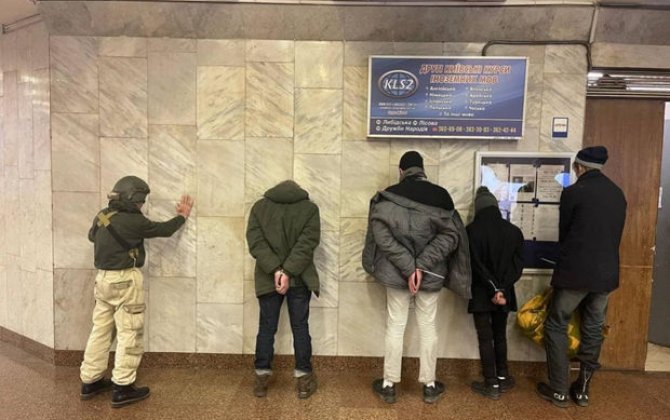 Kiyev metrosunda diversantlar saxlanılıb - VİDEO
