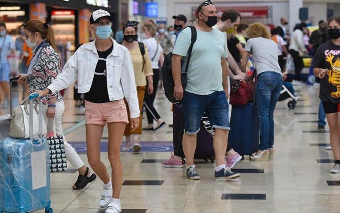 Rusiyalı turistlər Türkiyədə ilişdi: kartlar bloklanıb, otellərə borcu ödəmək olmur
