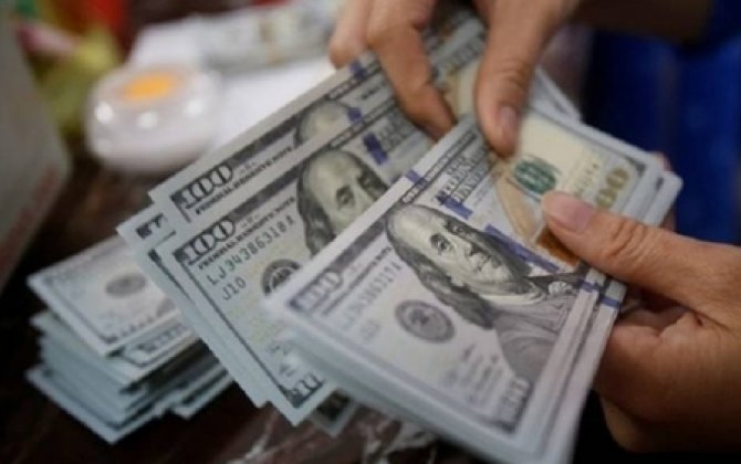 Qazaxıstan bankları nağd dollar qıtlığı ilə üzləşib