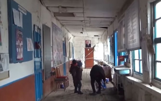 Qəzalı vəziyyətdə olan kənd məktəbi çökdü -