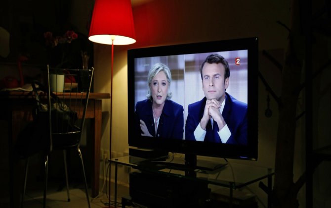 Exit Poll: Макрон и Ле Пен набирают в первом туре равное число голосов