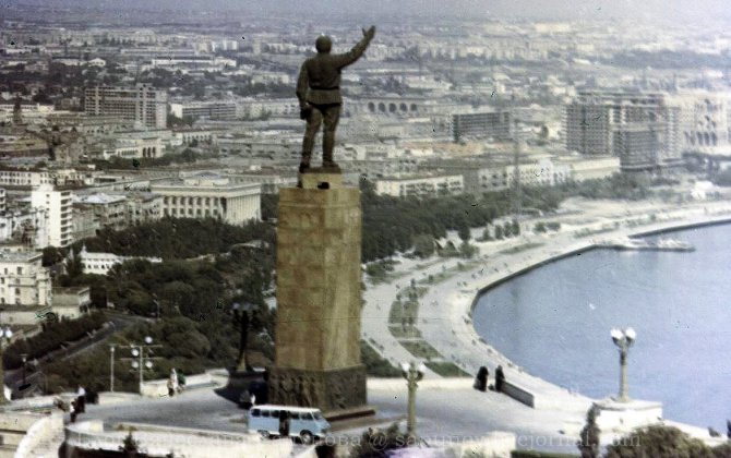 H.Əliyev demişdi ki, Kirovun heykəli yerində “...istiqlal abidə kompleksi ucaldılmalıdır...”
