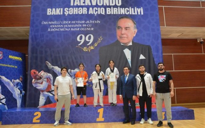 Vətən müharibəsinin yeganə qadın şəhidinin qızı medal qazandı - FOTO