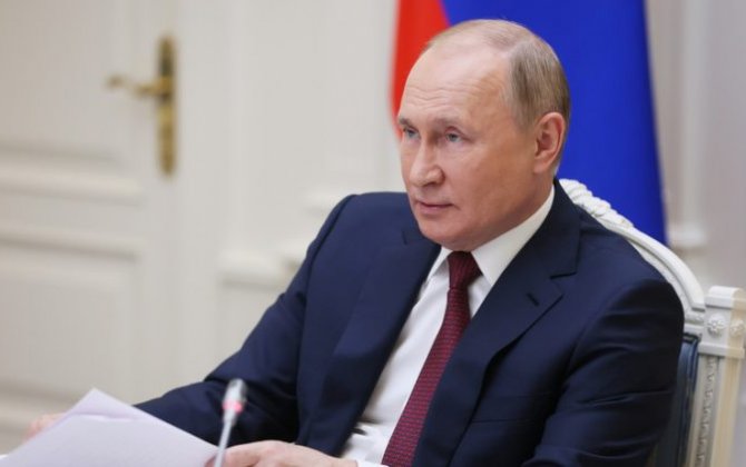 Путин отменил возрастной предел для службы по контракту