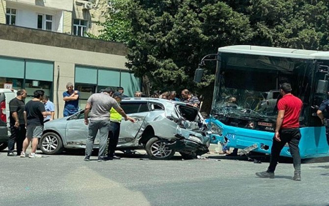  Bakıda avtobus ağır qəza törətdi, yaralılar var – FOTO