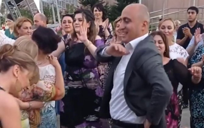 Emin Əmrullayevdən möhtəşəm rəqs -