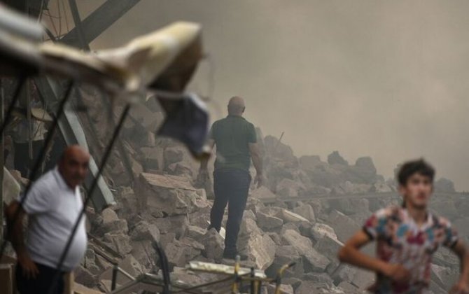 İrəvandakı partlayışdan sonra insanlar dağıntılar altında qalıb