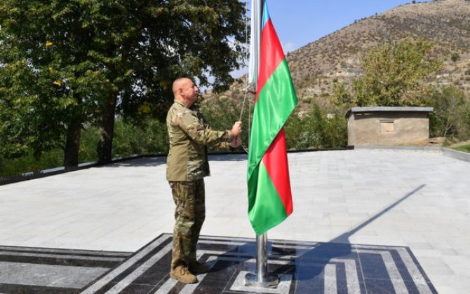 Президент Ильхам Алиев поднял флаг Азербайджана в городе Лачыне