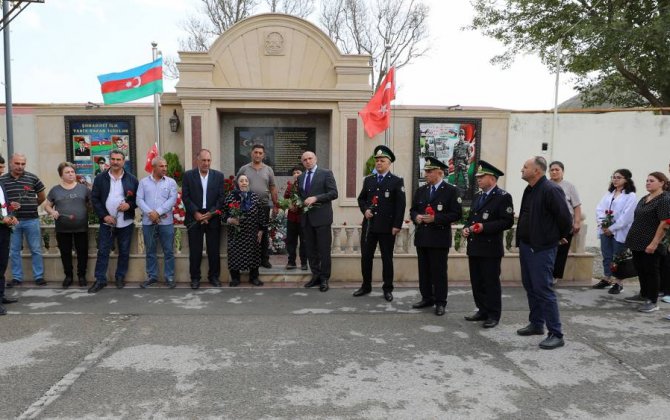 Gömrük Akademiyasının rəhbərliyi, əməkdaşları və tələbələri Vətən müharibəsi şəhidlərinin anım günlərində iştirak ediblər - FOTOLAR