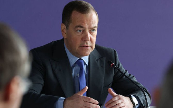 Medvedev Makronu sərt tənqid etdi: “Ayıb olsun, cənab Prezident!”