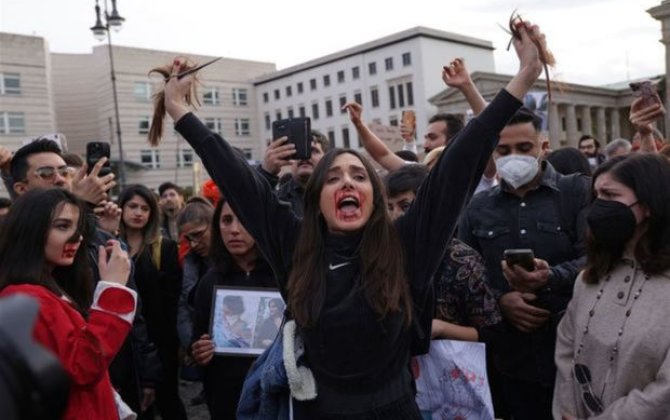 Xaricdə yaşayan iranlılar molla rejiminə qarşı aksiya keçirdi - VİDEO