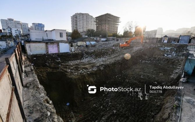 Bakıda irimiqyaslı söküntü: Buldozerlər həyət evlərini yerlə yeksan etdi - FOTO