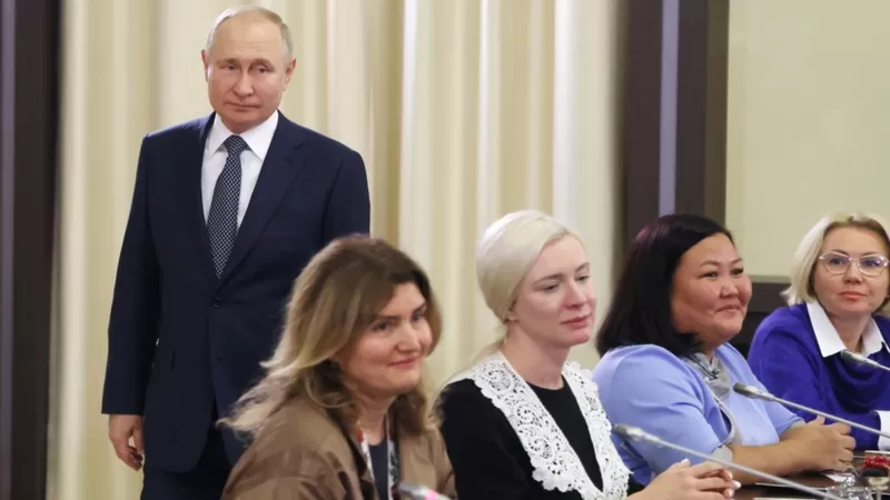 Putin Ukraynada müharibə iştirakçılarının anaları ilə görüşdü: 
