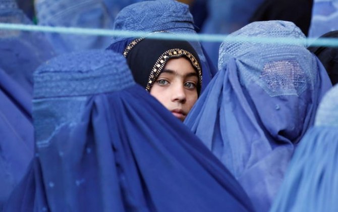 “Taliban” qadınlara kişilərin müşayəti olmadan həkimə getməyi qadağan etdi...