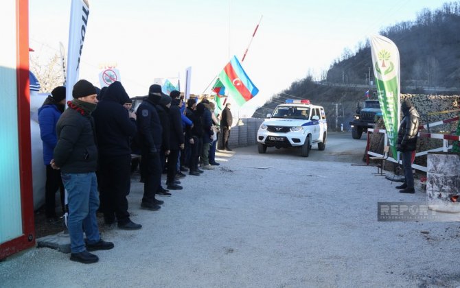 Xankəndi-Laçın yolunda Rusiya sülhməramlıların 2 təminat avtomobilinin hərəkətinə növbəti dəfə şərait yaradılıb