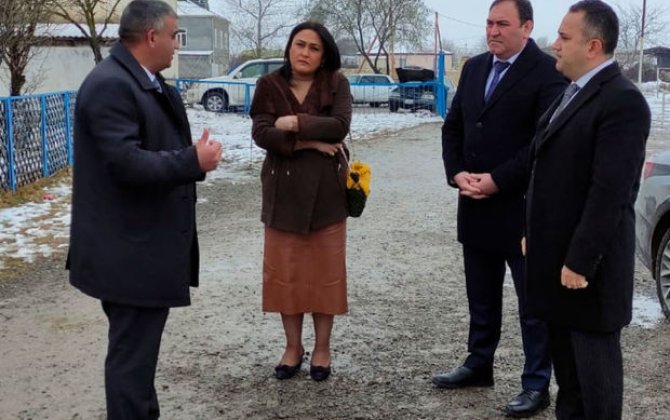 Rəsmi şəxslər tualet problemi ilə gündəmə gələn məktəbə baş çəkdilər - FOTO