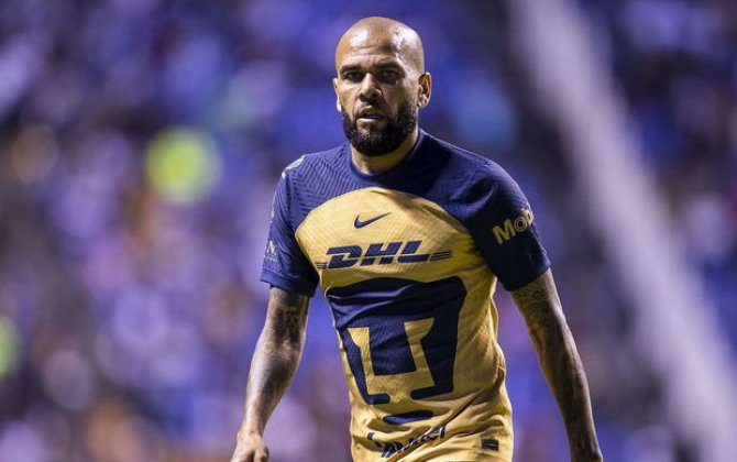 Dünyanın ən titullu futbolçusu komandadan qovuldu