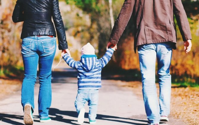 Son bir ildə Azərbaycanda 215 uşaq övladlığa götürülüb