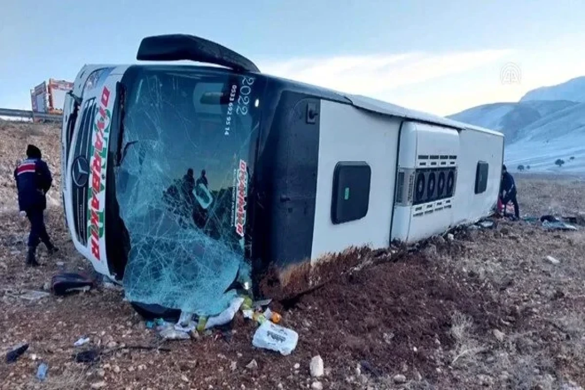 Türkiyədə avtobus aşıb - çox sayda ölən və yaralanan var