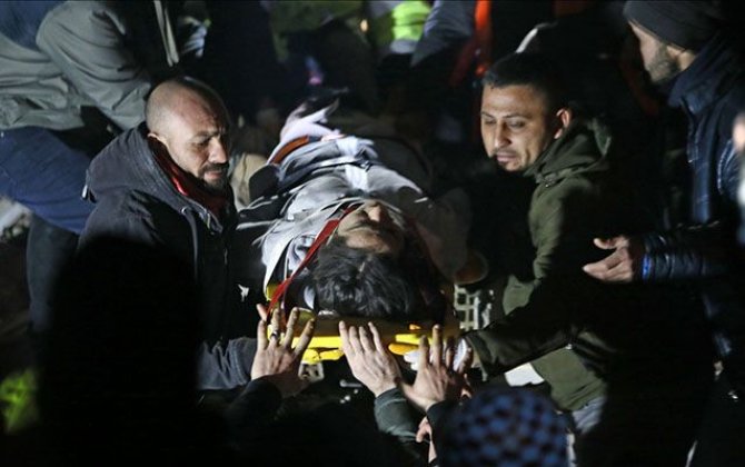 49 saat dağıntı altında qalan müəllim sağ çıxarıldı